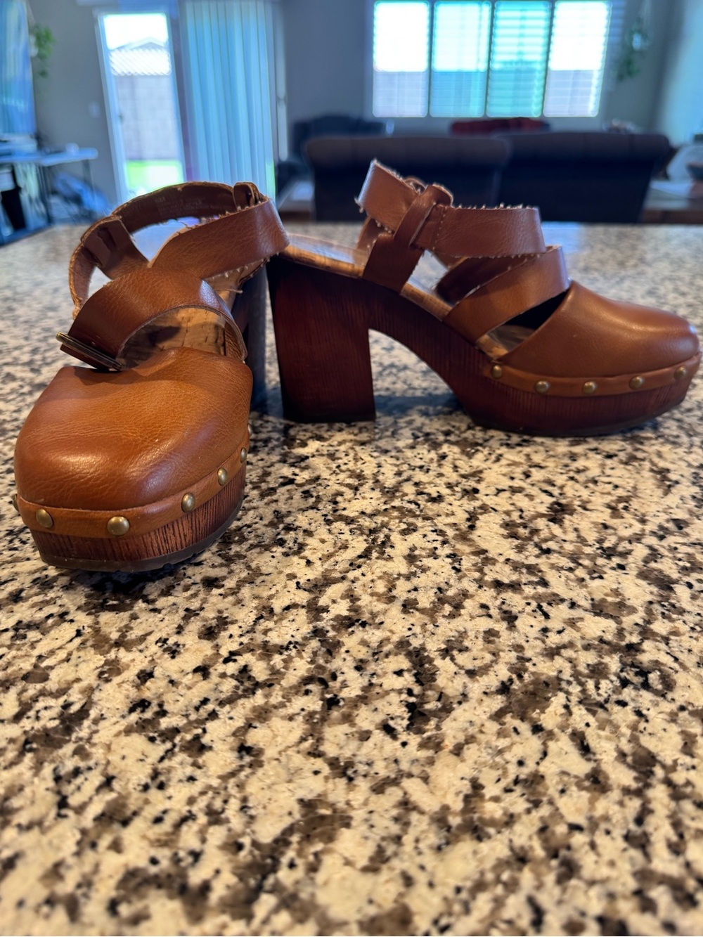 Korks “ABloom” Brown Studded Wood Clog Block Heel - Picture 3 of 5